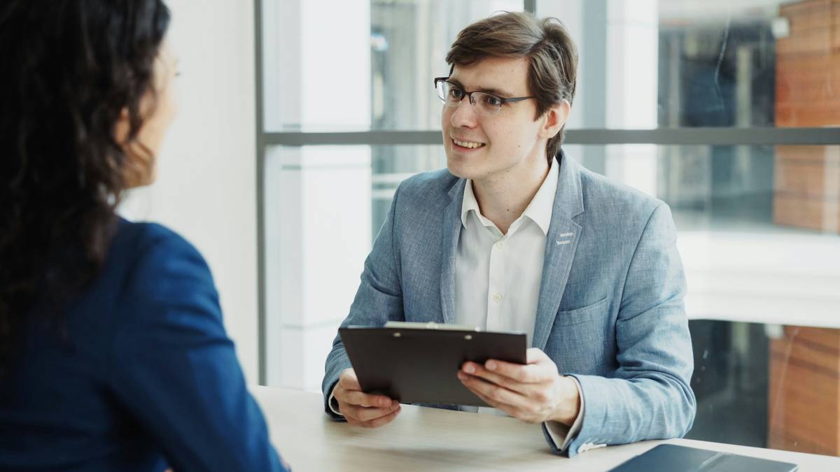 Bar chart showing 74% of job seekers experience high anxiety during interviews, 68% feel unprepared for unexpected questions, and 55% say their practice felt unrealistic